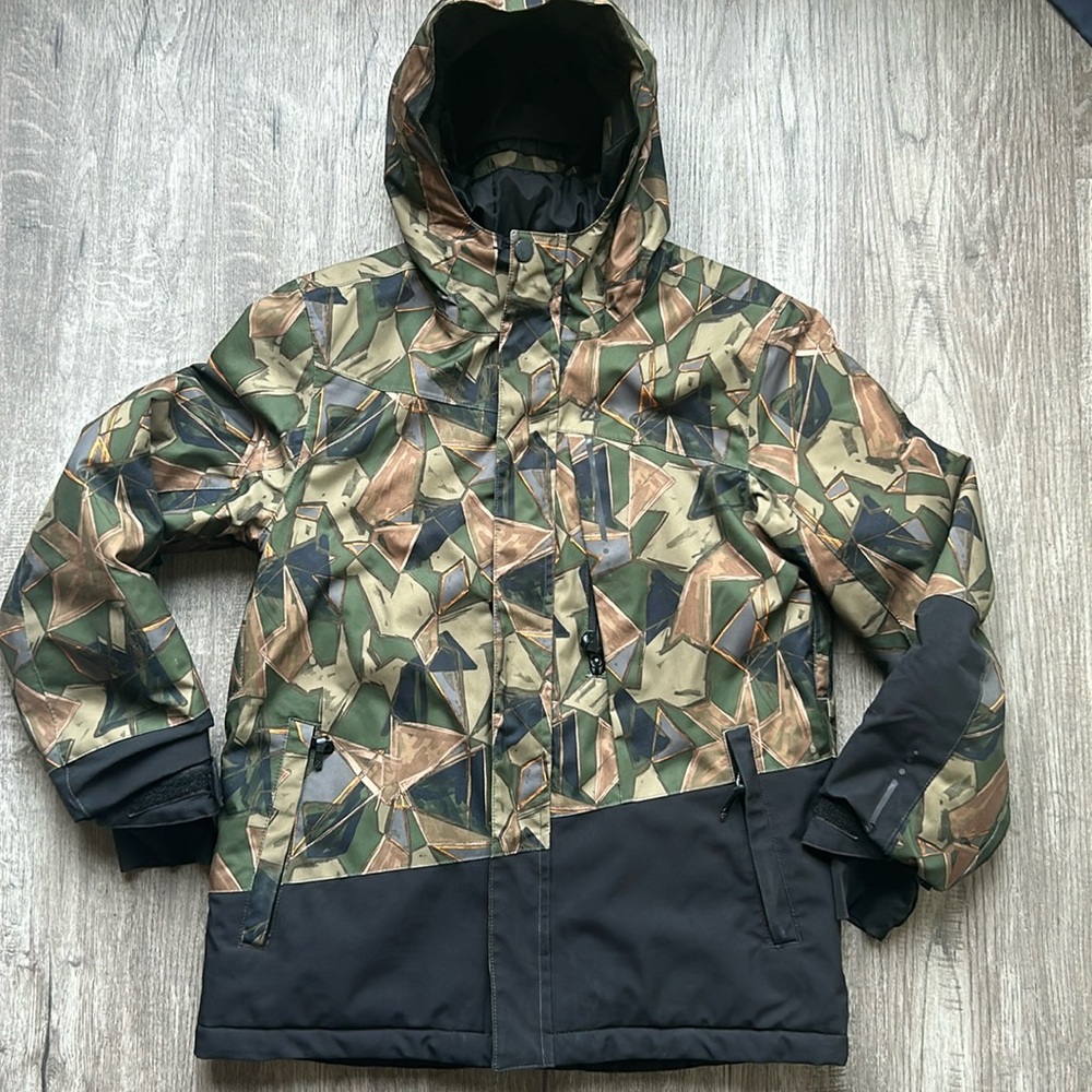 Ripzone boys snowboarding jacket with arm vents and Sherpa lining size large L